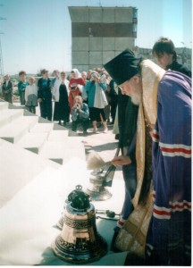 Освящение колоколов совершает Епископ Гурий (Шалимов)